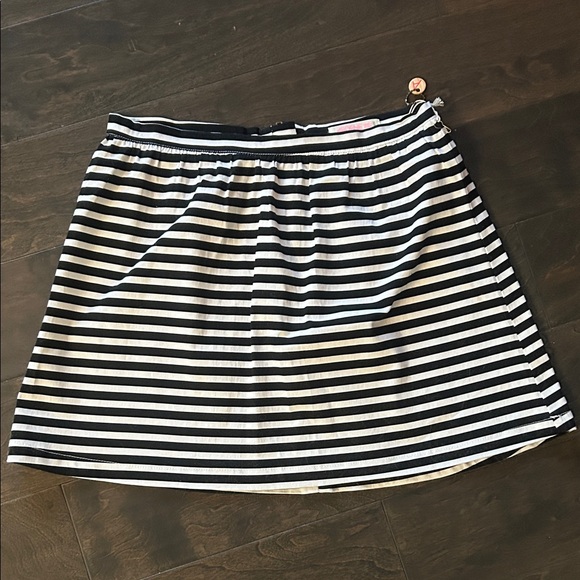 Ardene (M) Black and White Striped Skirt that has a stretchy but firm fit! - Picture 3 of 5